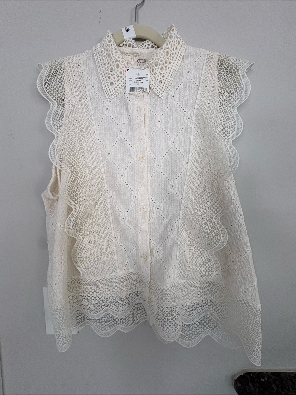 Cure Sleeveless Eyelet Button-Down Blouse - Cream